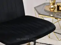 Mały fotel obrotowy do salonu LUIZA CZARNY WELUR - miękkie siedzenie