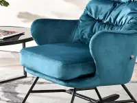 Aksamitny fotel bujany LUSSO TURKUSOWY NA CZARNYCH PŁOZACH - komfortowe siedzisko