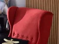 Fotel tapicerowany MALMO ŻURAWINA - DREWNO ORZECH - pikowane oparcie