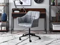 Fotel biurowy tapicerowany MARCEL SZARY NA CZARNEJ NODZE - w aranżacji z regałami HARPER i biurkiem RIKO