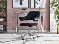 Fotel biurowy MERLIN CZARNY glamour welurowy + chrom - w aranżacji z biurkiem LAPIS