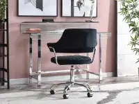 Fotel biurowy MERLIN CZARNY glamour welurowy + chrom - w aranżacji z biurkiem LAPIS