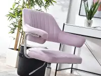 Fotel glamour z przeszyciami i tkaniną velvet MERLIN LILIOWY - wygodne siedzisko