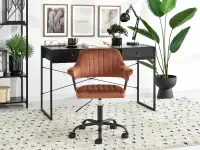 Welurowy fotel biurowy MERLIN MIEDZIANY - CZARNY - krzesło do biurka w aranżacji z regałem HARPER B i biurkiem NILS