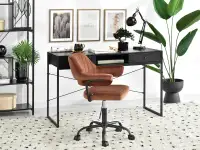 Welurowy fotel biurowy MERLIN MIEDZIANY - CZARNY - krzesło biurowe w aranżacji z biurkiem NILS i regałem HARPER B