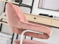 Fotel biurowy glamour MERLIN PUDROWY RÓŻ + CHROM - wygodne oparcie
