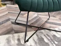 Fotel welurowy NELL ZIELONY BUTELKOWY  na metalowych płozach - metalowa podstawa