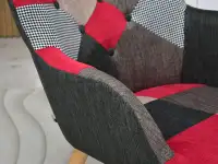 Kolorowy fotel do salonu NURIA PATCHWORK 3 - BUK - podłokietnik