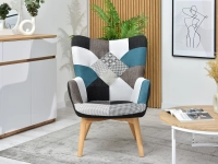 Fotel ze wzorem NURIA PATCHWORK 4 - nogi BUK - w aranżacji ze stolikiem KODIA