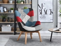 Fotel wypoczynkowy NURIA PATCHWORK 1 na bukowej nodze - w aranżacji z regałami BERG i stolikami FJORD