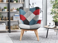 Fotel wypoczynkowy NURIA PATCHWORK 1 na bukowej nodze - w aranżacji z regałami BERG i stolikiem FJORD