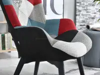 Fotel w stylu uszak NURIA PATCHWORK 1 na czarnej nodze - charakterystyczne detale