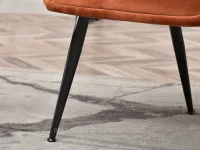 Fotel do salonu z przeszyciami OSMA MIEDZIANY CZARNA - czarne nóżki