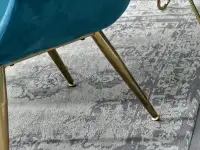 Fotel turkusowy do toaletki OSMA NA ZŁOTEJ PODSTAWIE  - złota noga