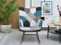 Fotel bujany SIBIL PATCHWORK 4 - BUK  - w aranżacji ze stolikiem RENNE