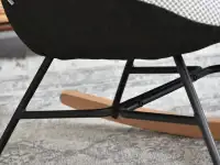 Fotel bujak SIBIL PATCHWORK komfortowy drewniane płozy - metalowy detal u podstawy