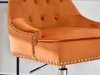 Fotel biurowy z pinezkami SORIA POMARAŃCZOWY WELUR - CHROM - charakterystyczne detale
