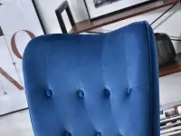 Fotel obrtotowy TRINI GRANATOWY NA CZARNEJ NODZE - komfortowe oparcie