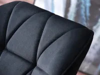 Fotel klubowy obrotowy VELO CZARNY pik z velvetu noga chrom - charakterystyczne detale