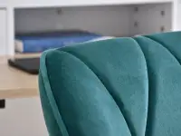 Fotel na kółkach VELO TURKUSOWY NA NODZE CHROM - charakterystyczne detale