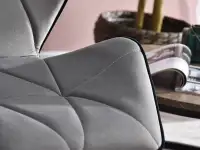 Fotel wypoczynowy VELO SZARY velvet pik z czarną podstawą - charakterystyczne detale