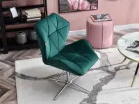 Fotel obrotowy VELO ZIELONY z pikowanego weluru + chrom - w aranżacji ze stolikiem CHENTI i pufą RIDA