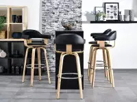 Krzesło barowe drewniane obrotowe nr 37 dąb czarny -  w aranżacji