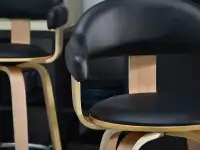 Krzesło barowe drewniane obrotowe nr 37 dąb czarny - eko-skóra w siedzisku i oparciu