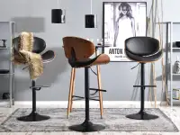 Drewniane krzesło barowe do kuchni 42 orzech-czarny - w aranżacji