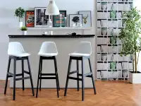Designerskie krzesło barowe ELMO białe - w aranżacji