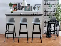 Designerskie krzesło barowe ELMO szare - w aranżacji