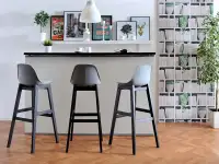 Designerskie krzesło barowe ELMO szare - w aranżacji