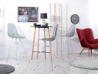 Nowoczesne krzesło barowe z tworzywa EPS ROD 1 dymione - w aranżacji z fotelem FLORI