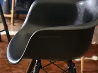 Designerskie krzesło barowe z oparciem EPS WOOD 2 czarny - charakterystyczne detale