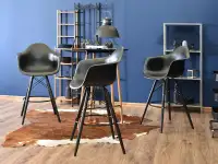 Designerskie krzesło barowe z oparciem EPS WOOD 2 czarny - w aranżacji