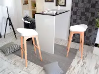 Krzesło barowe do kuchni RULE białe - w aranżacji