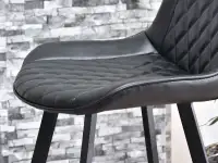Krzesło barowe ESCI CZARNE ze skóry eko z przeszyciami - charakterstyczne detale