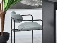 Loftowe krzesło barowe VIDAL SZARY WELUR - CZARNY STELAŻ - w aranżacji