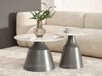 Komplet ceramicznych stolików ARAYA SZARY MARMUR SZARY - w aranżacji z kanapą BIANCO