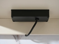 KREMOWY stolik nocny z gniazdkiem i portem USB EMMA - listwa z gniazdkami