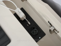 KREMOWY stolik nocny z gniazdkiem i portem USB EMMA - listwa z gniazdkami i portami USB