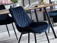 Krzesło pikowane ADEL GRANATOWE NA CZARNYCH NOGACH - komfortowe siedzisko
