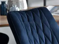 Krzesło pikowane ADEL GRANATOWE NA CZARNYCH NOGACH - charakterystyczne detale