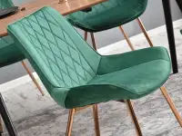 Krzesło welurowe ADEL ZIELONE glamour na miedzianej nodze - unikatowe siedzisko