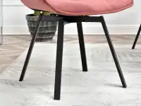 Welurowe krzesło pikwane ARUBA PUDROWY RÓŻ obracane - stabilna podstawa
