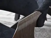 Krzesło drewniane BENT DĄB PALONY Z CZARNĄ TKANINĄ - kolor palonego dębu