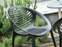 Krzesło ogrodowe BORIA CZARNE z ażurem - komfortowe siedzisko