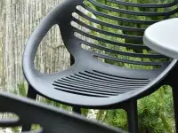 Krzesło ogrodowe BORIA CZARNE z ażurem - wygodne siedzisko