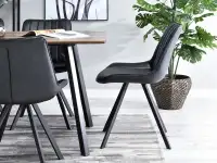Krzesło BRITA CZARNE tapicerowane ekoskórą na nodze z metalu - w aranżacji z regałami HARPER i stołem TITO