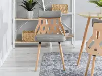 Krzesło CRABI z bukowego drewna giętego i szarej tkaniny - designerska bryła